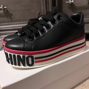 Moschino platform sneakers🧨🧨